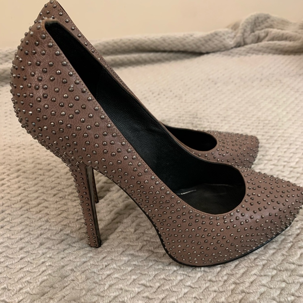 Rock and Republic Platform Pumps